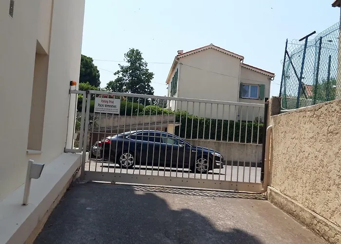 Daire Antibes: A Nest Perched On The Sea! Antibes