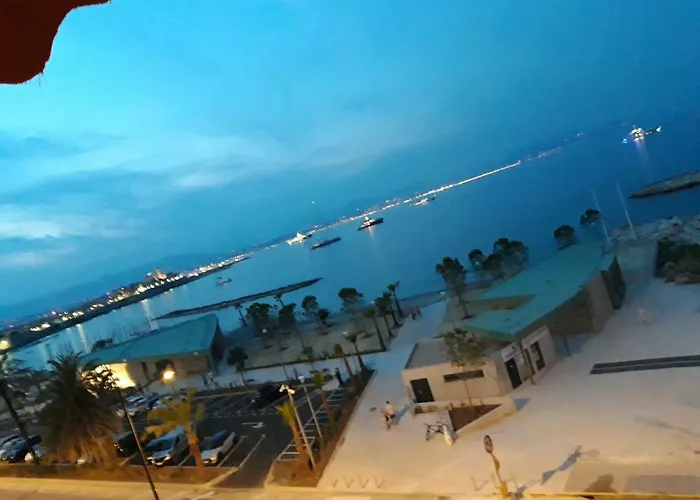 Antibes: A Nest Perched On The Sea! Daire Antibes